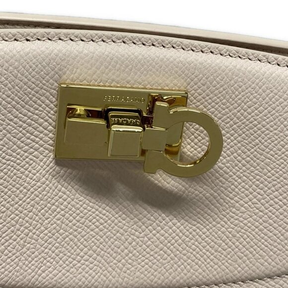 Auth Salvatore Ferragamo Gancini 21A210 Light Pink Leather - Handbag - Picture 12 of 16